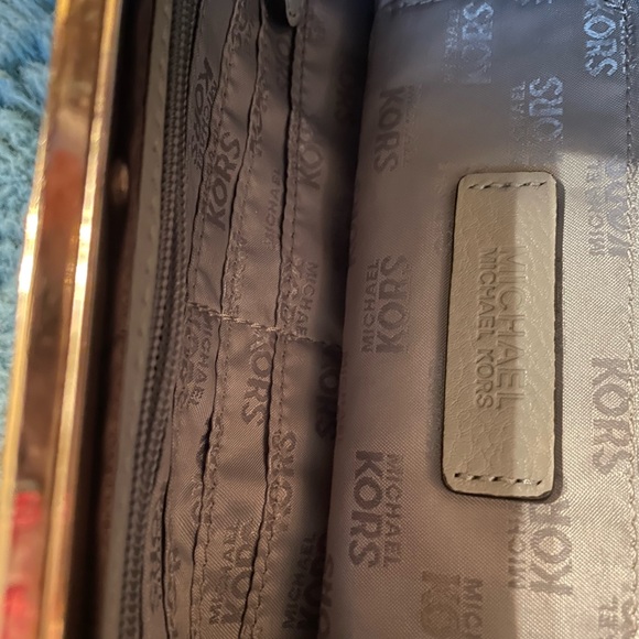 Michael Kors grey magnet clutch - Picture 2 of 7